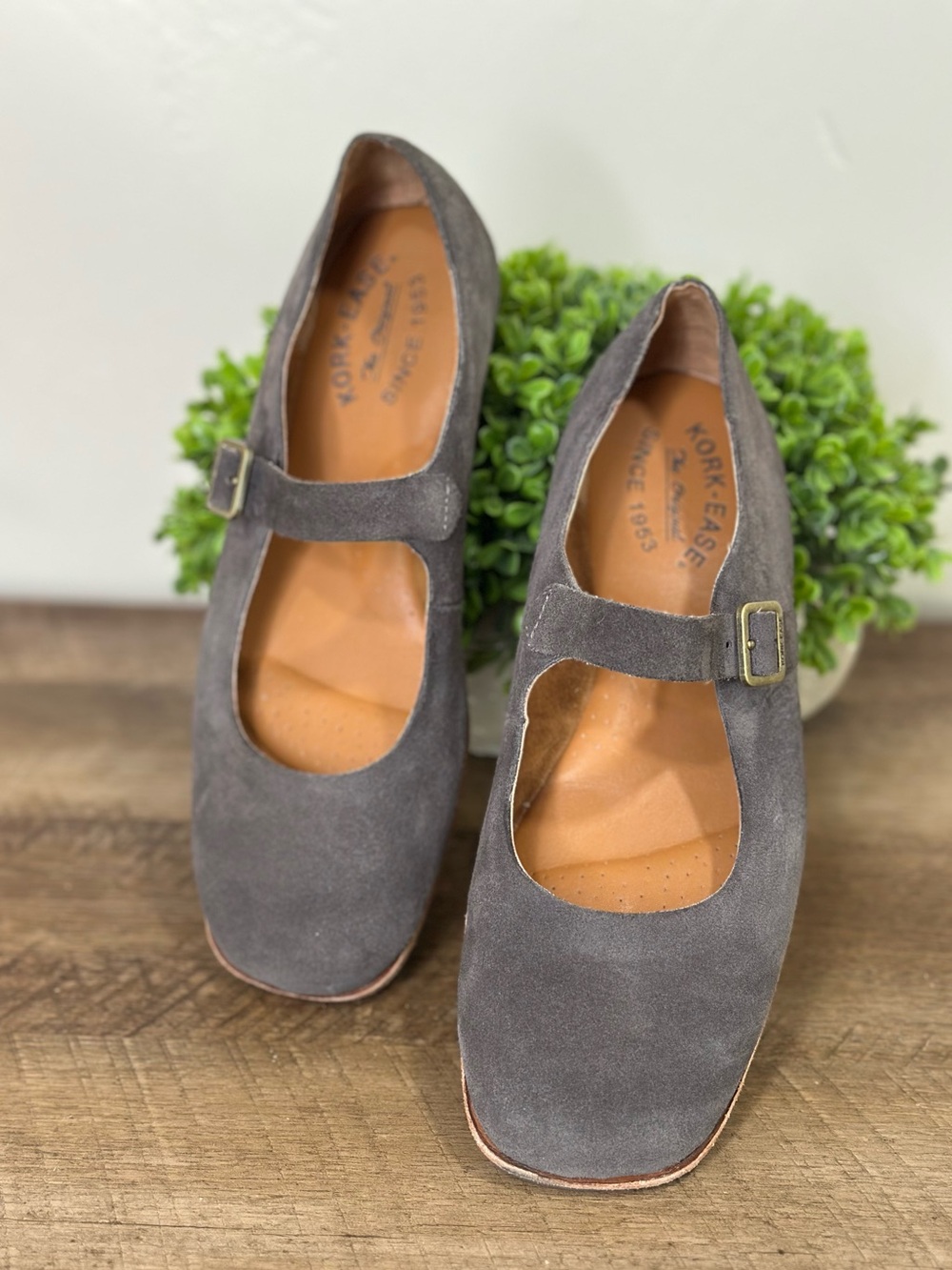 KORK-EASE Prato Gray Suede Mary Jane Buckle Flat Shoes Classic Minimalist 7.5 M
